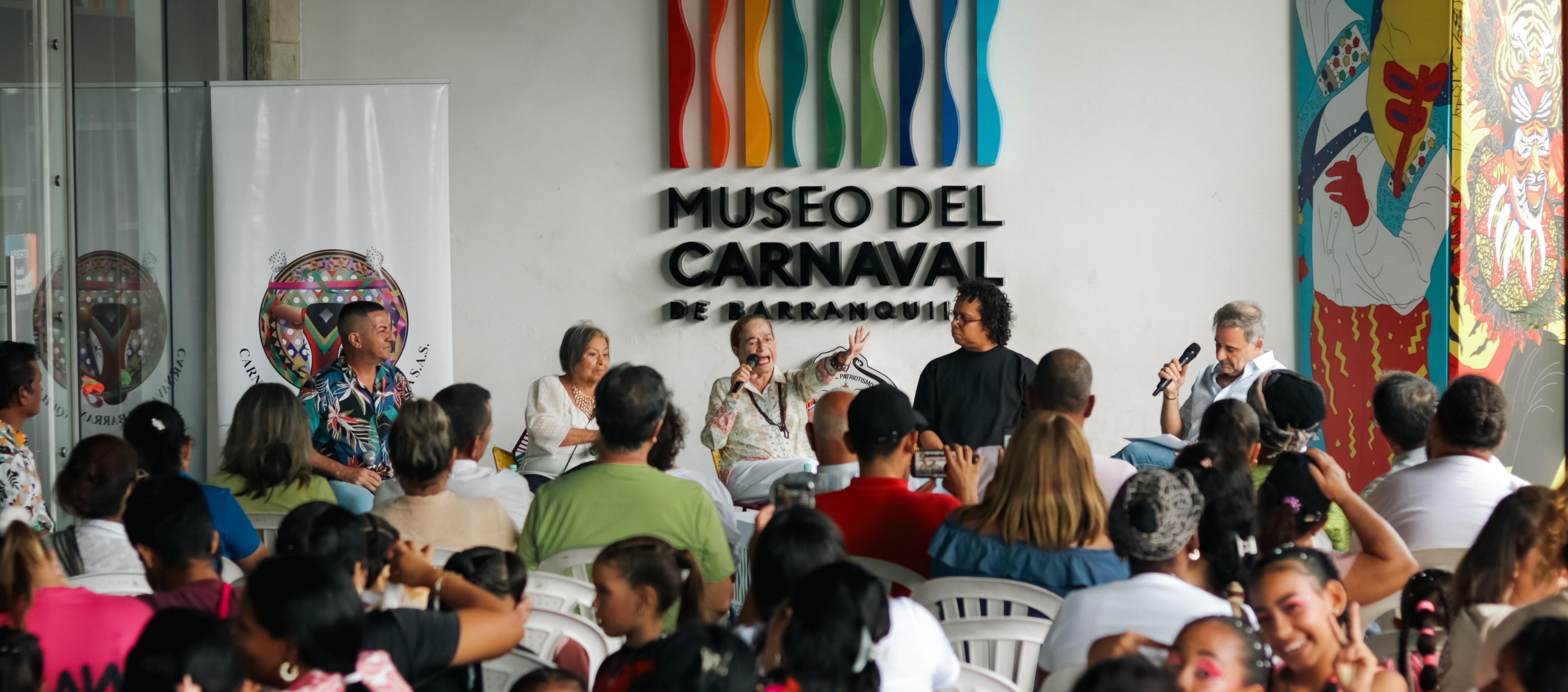 Conversatorio en honor a la danza en el Museo del Carnaval. 