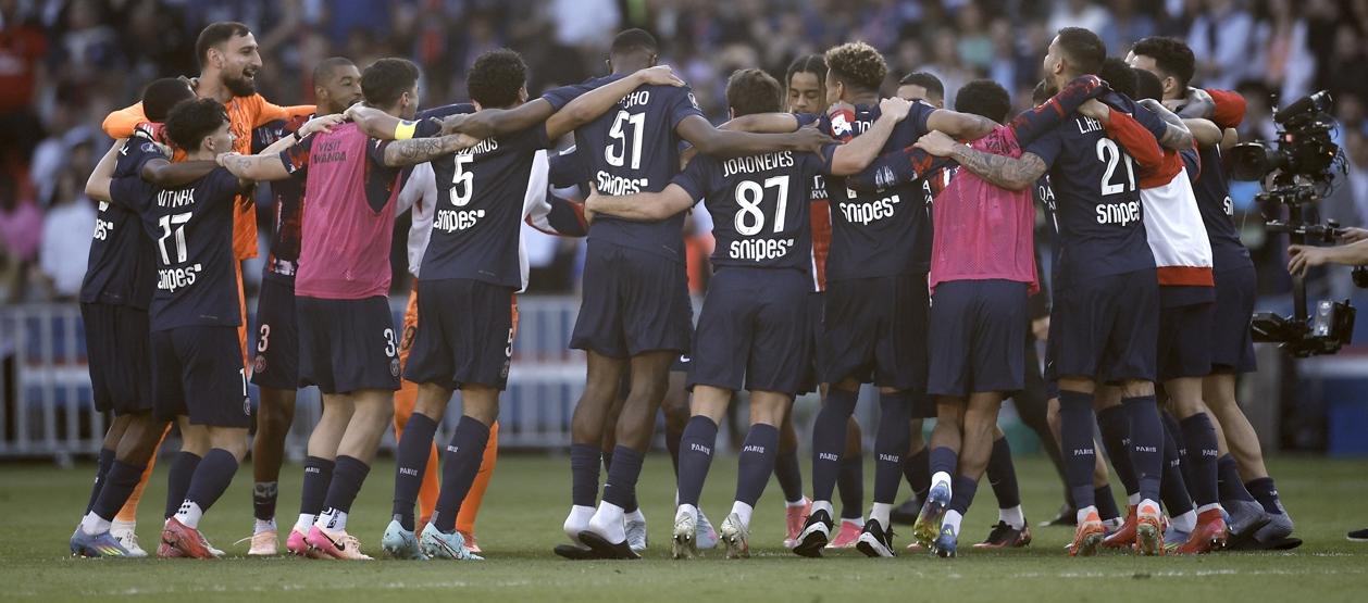La celebración de los jugadores del PSG.