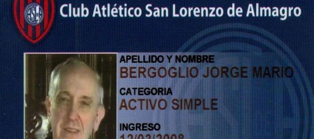 El carnet de socio del Papa en San Lorenzo.