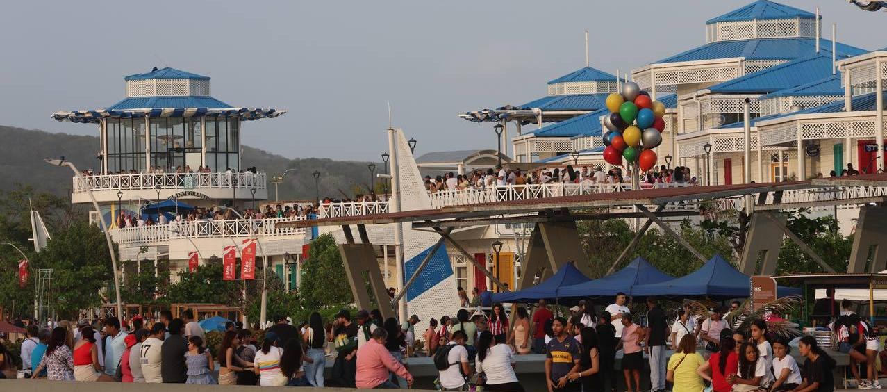 Turistas en Puerto Colombia. 