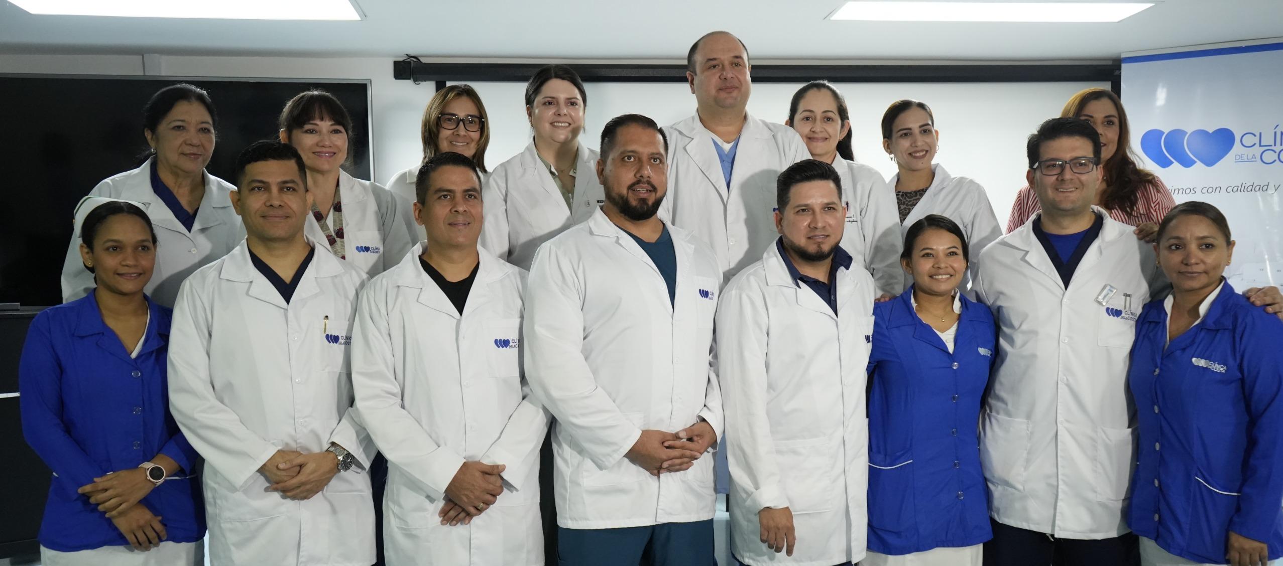 Grupo de profesionales de la Clínica de la Costa que hizo parte del trasplante. 
