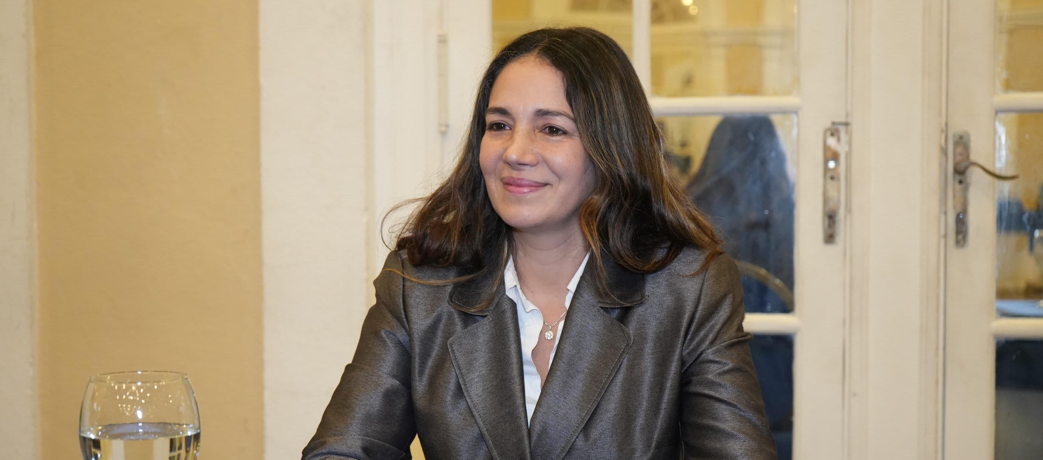 Sondra Macollins, abogada. 