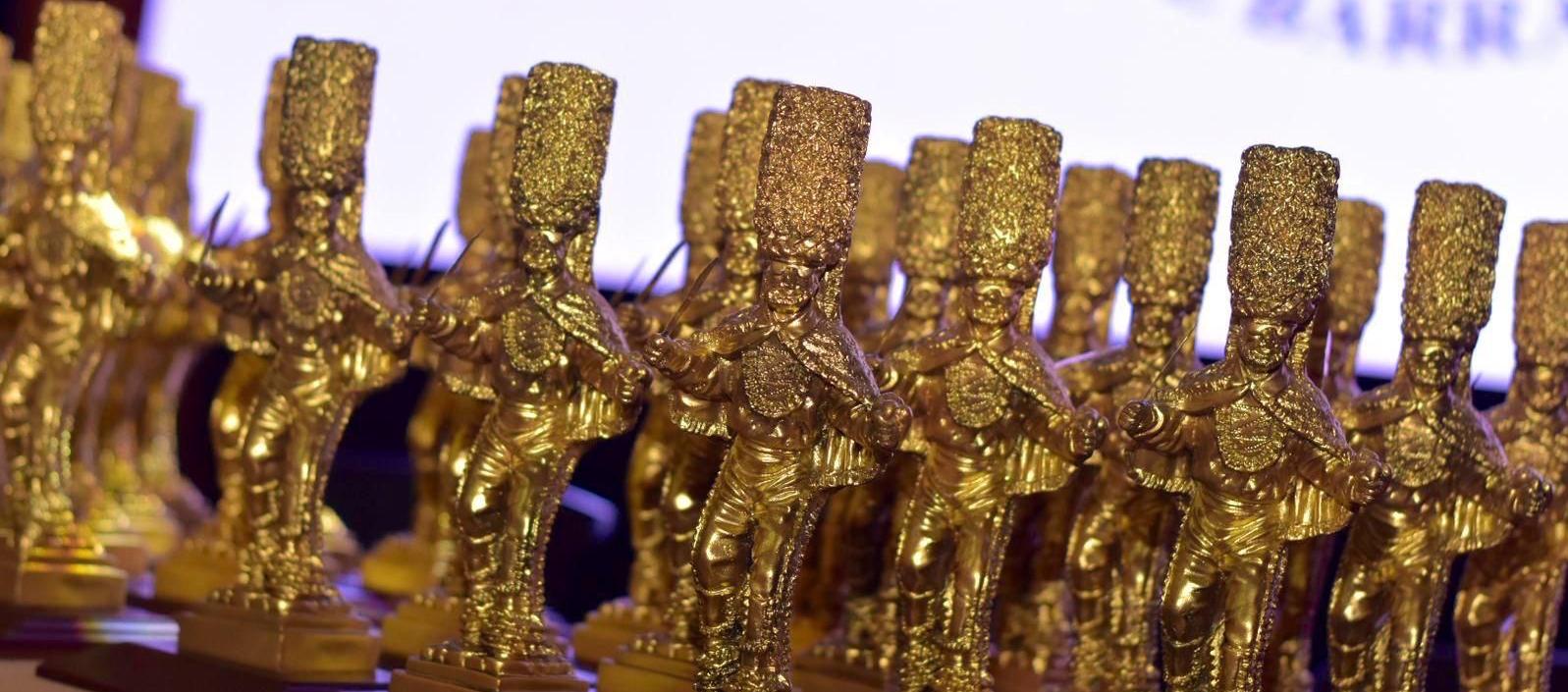 Los grupos además de la estatuilla, reciben un aporte económico.