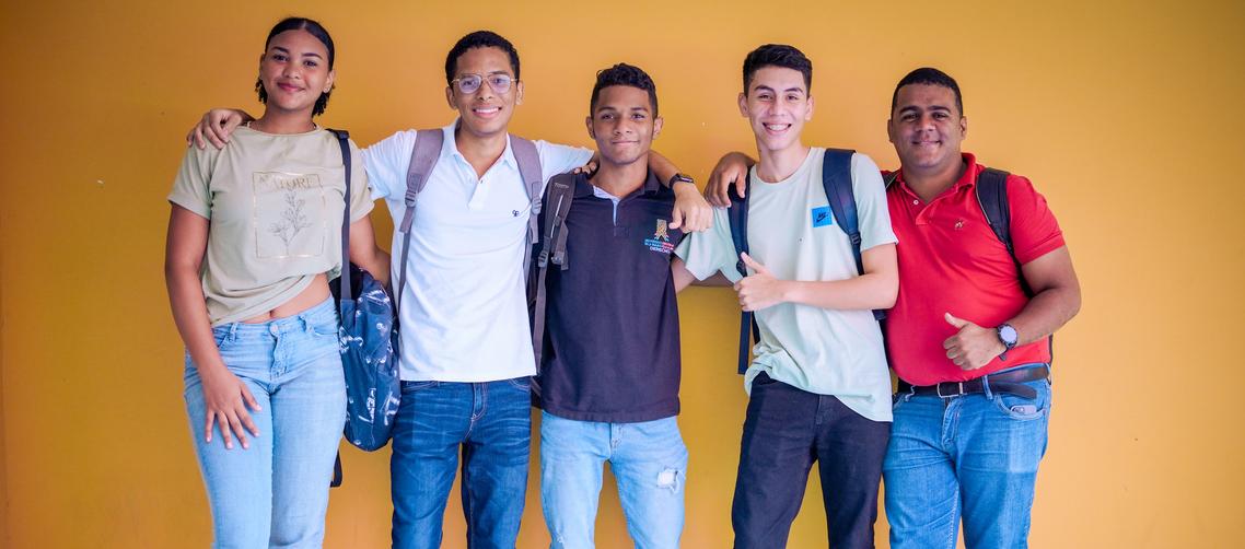 Grupo de estudiantes beneficiados. 