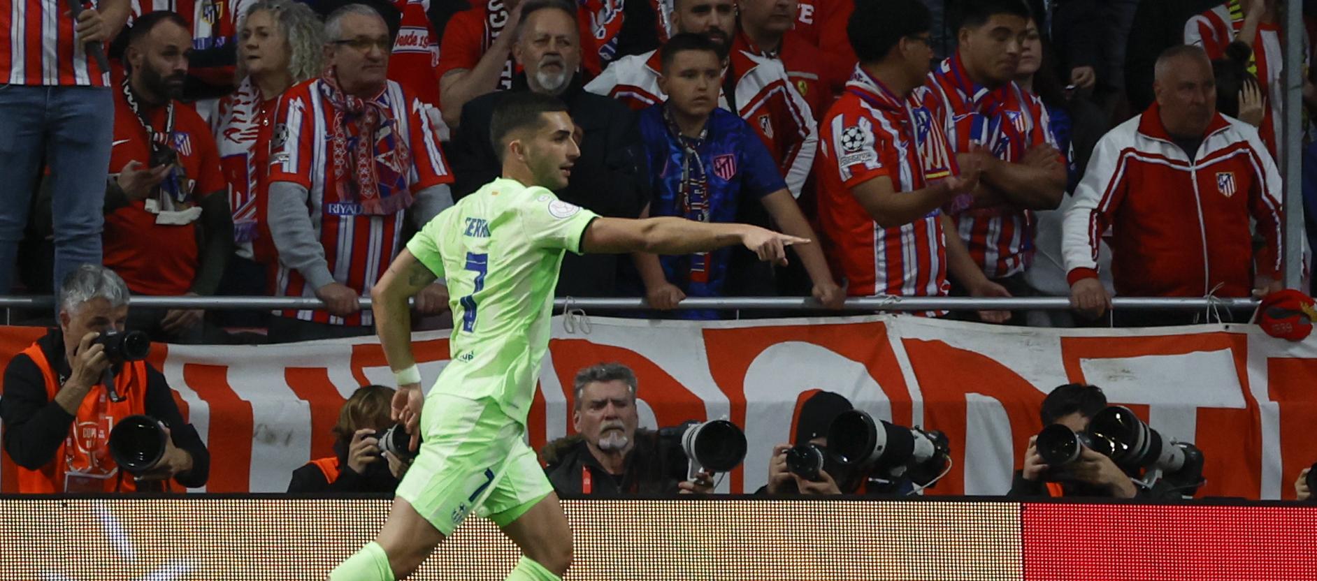 Ferran Torres celebra el gol que le dio el triunfo al Barcelona sobre el Atlético.