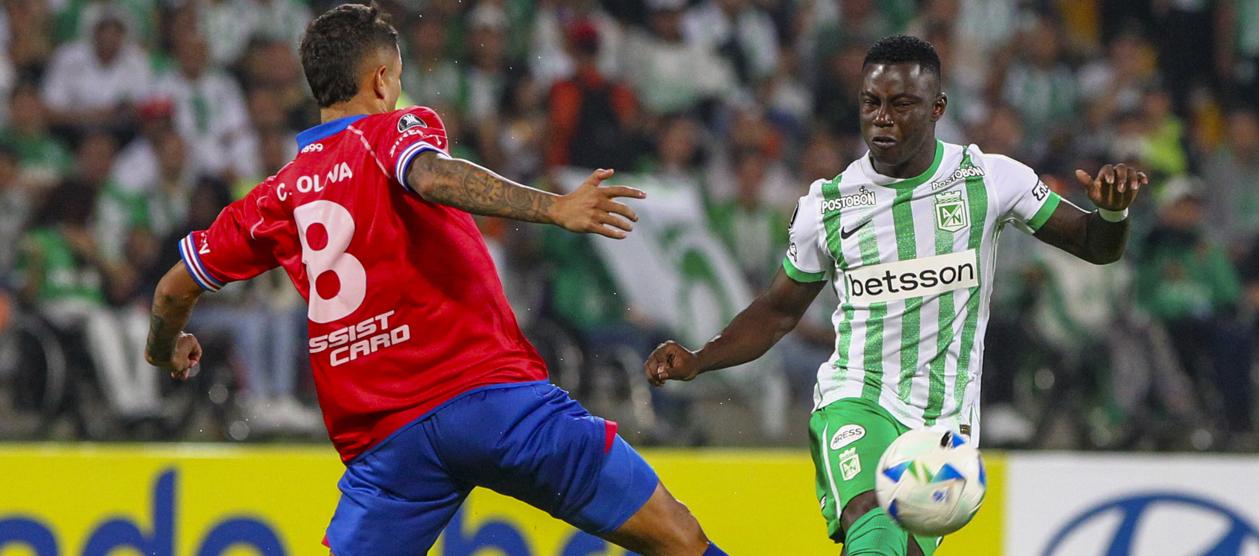 Marino Hinestroza durante el partido contra Nacional de Montevideo.