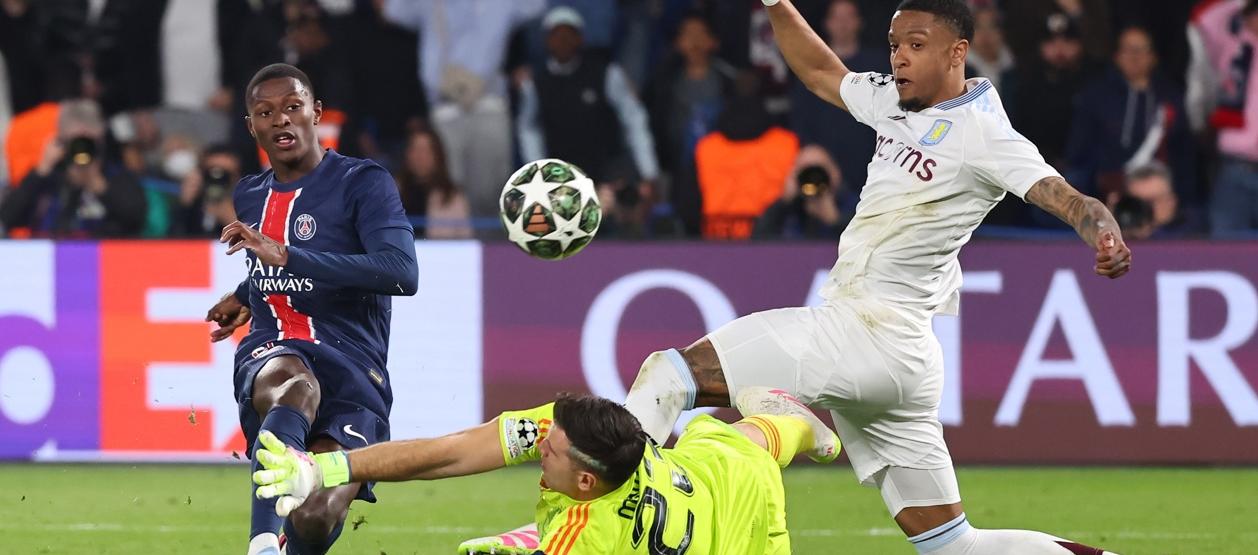 Nuno Mendes en la acción donde marcó el tercer gol del PSG.