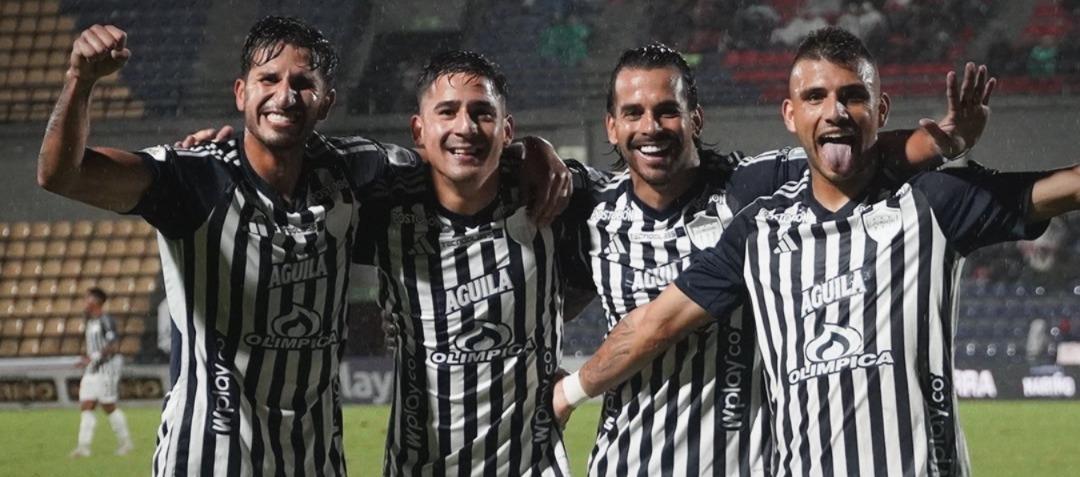 Daniel Rivera, Guillermo Paiva, Javier Báez y 'Titi' Rodríguez celebran el gol del empate 3-3 de Junior ante Pasto. 
