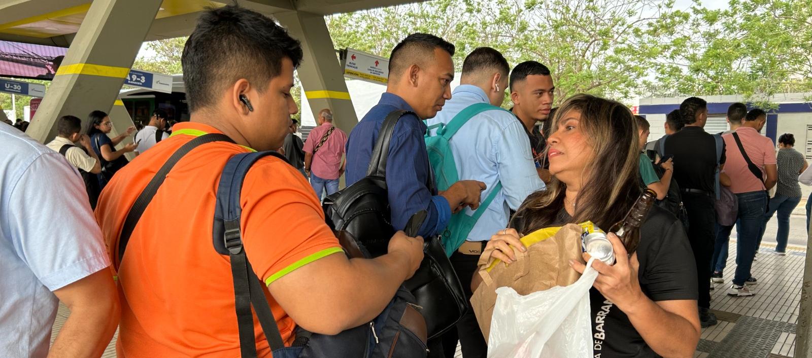 Dina Luz Pardo, jefa de la Oficina de Servicios Públicos, durante la jornada de pedagogía.
