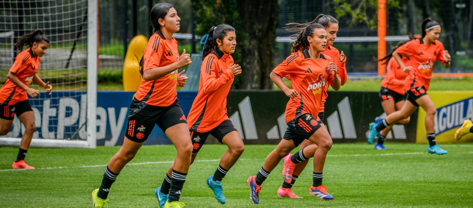 Integrantes de la Selección Colombia femenina sub-17 durante un entrenamiento.