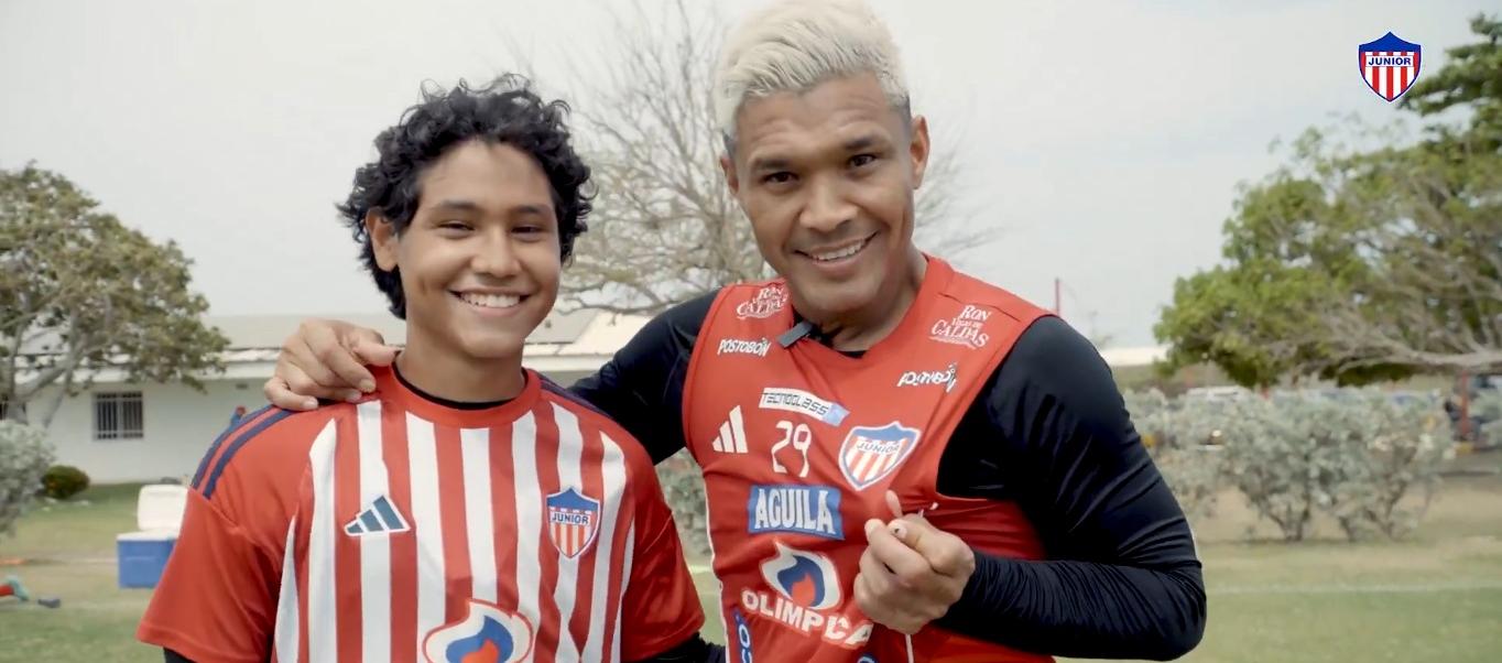 Cristiano Gutiérrez y su padre Teófilo en la sede deportiva Adela de Char.