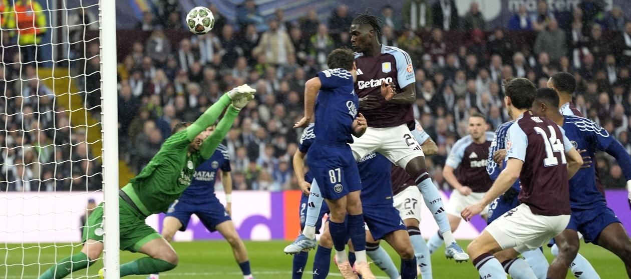 Acción de peligro de Amadou Onana sobre la portería del PSG.