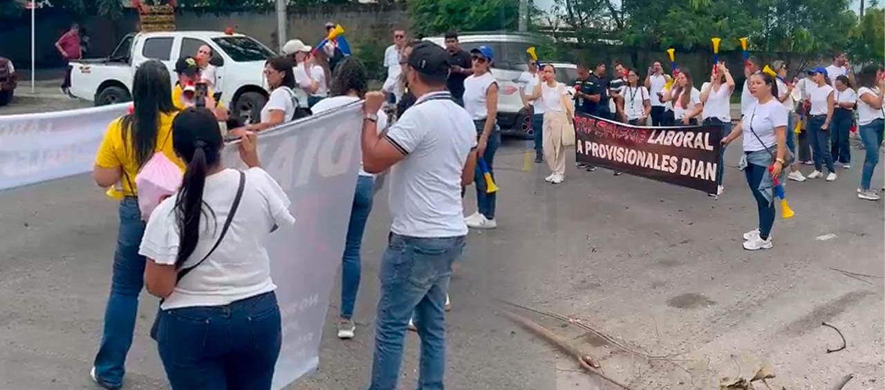 Funcionarios de la Dian protestando. 