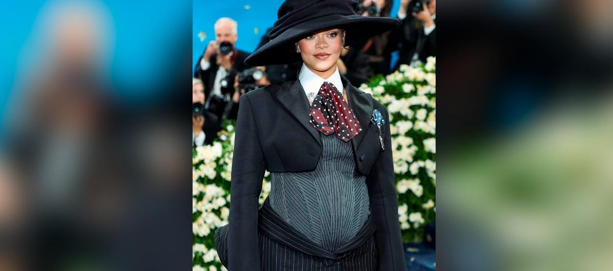 Su atuendo fue de la casa italiana Miu Miu. 