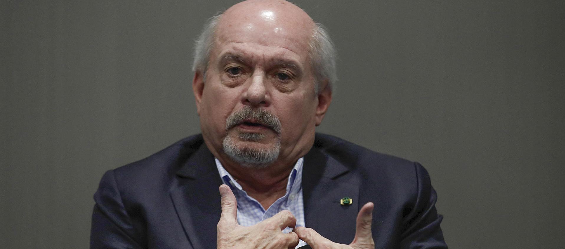  El escritor peruano Pedro Cateriano, durante la Feria del Libro.