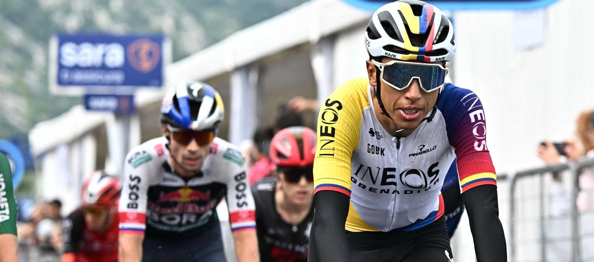 Egan Bernal durante la etapa 14 del Giro de Italia 2025.