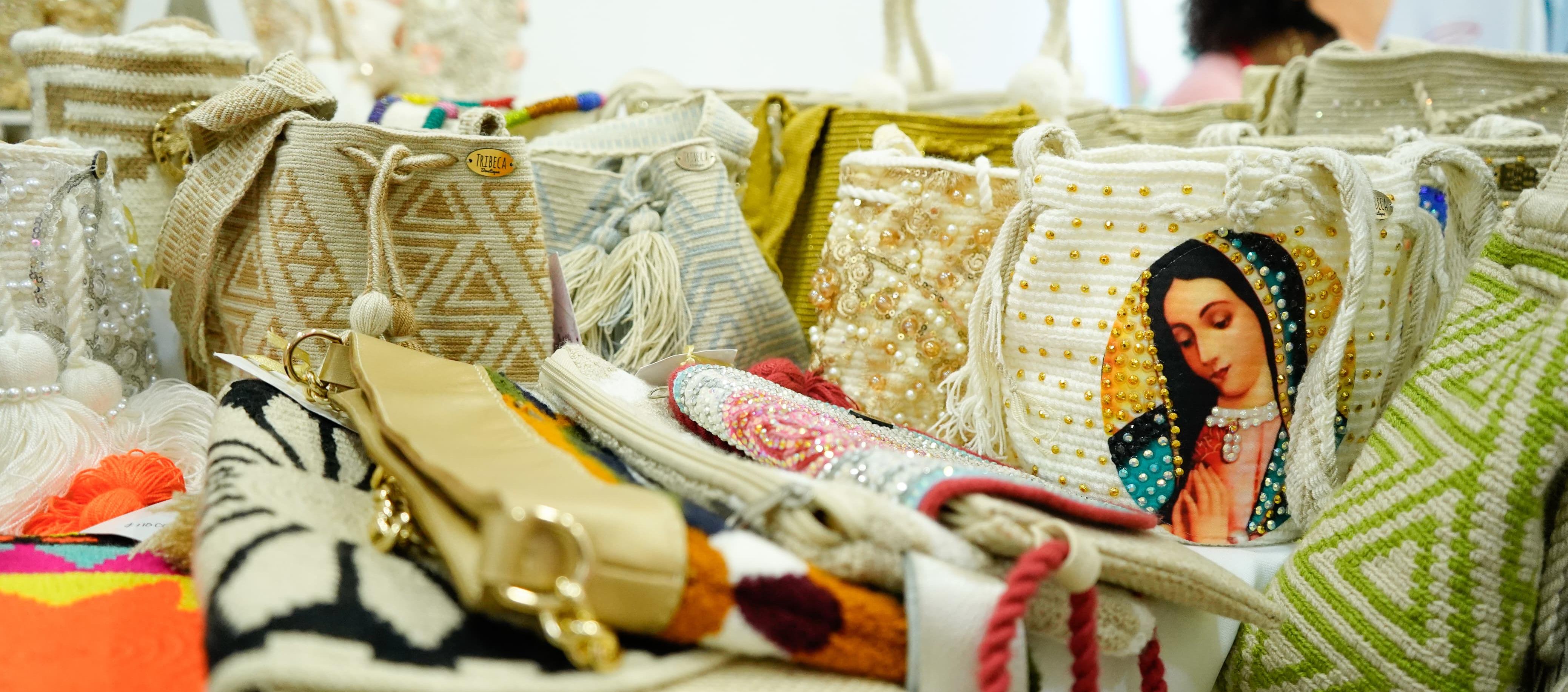 Mochilas de la marca 'Tribeca' en la feria 'Crearte fest'. 