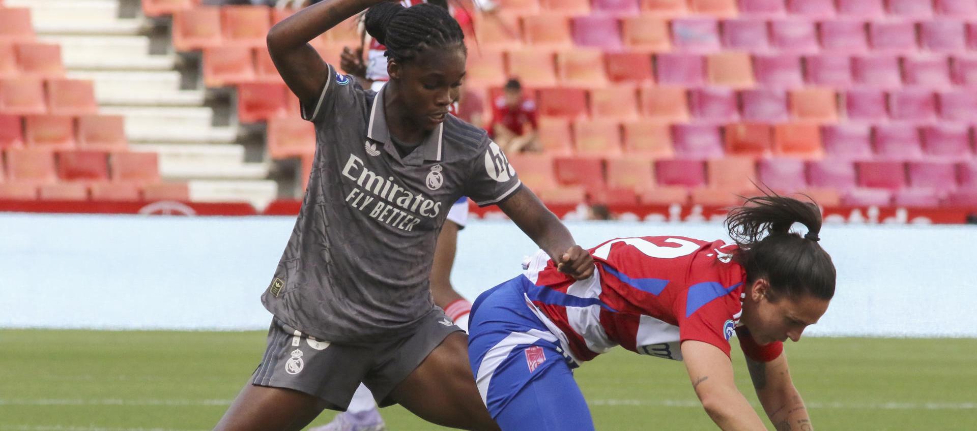 Linda Caicedo en acción de juego contra Granada.