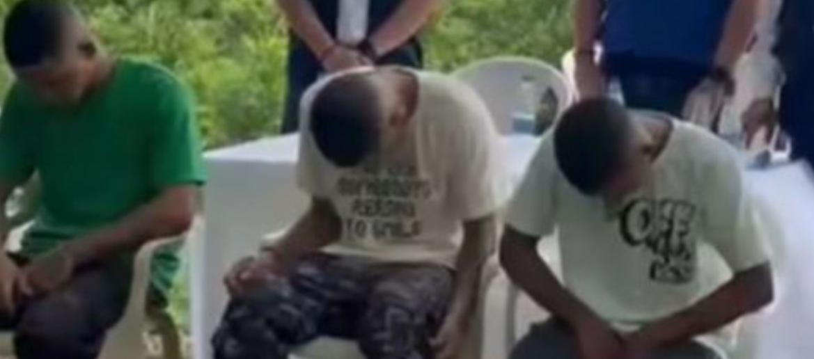 Jóvenes entregados al Consulado de Paz. 