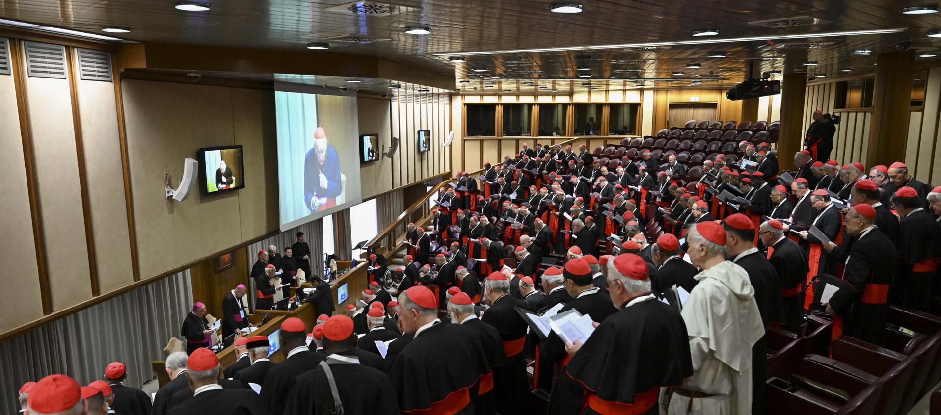 Cardenales reunidos en el Vaticano.