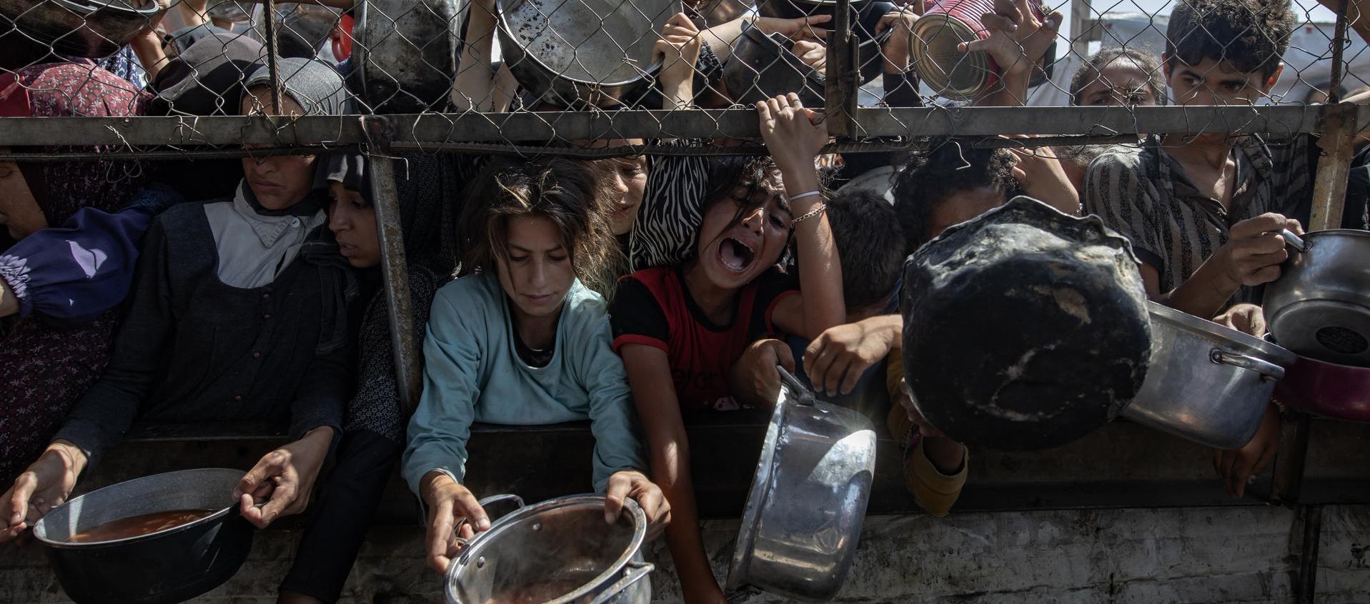 Palestinos desplazados en Jan Yunis.