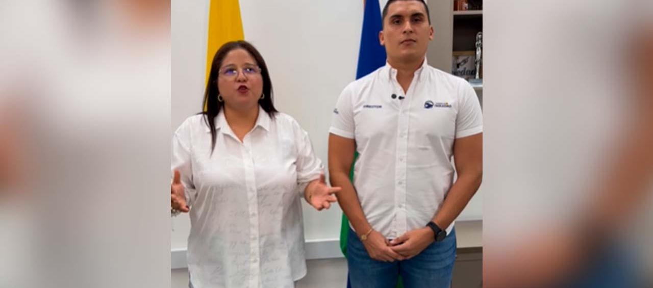 La alcaldesa Alcira Sandoval y el director del Tránsito Santander Donado. 