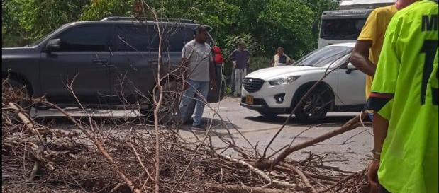 Comunidad bloqueó la vía oriental del municipio. 