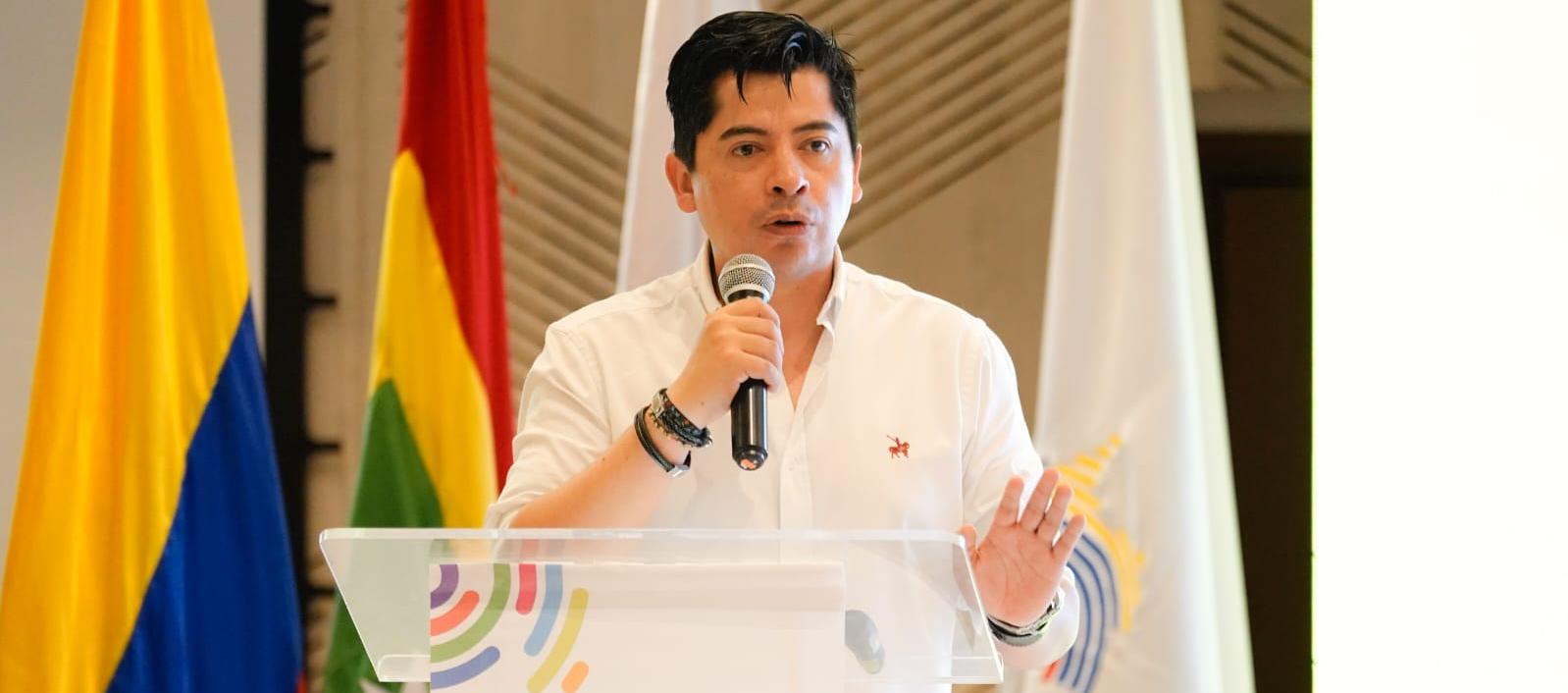 Senador Ariel Ávila en el Encuentro Nacional de Fedecajas, en Barranquilla.