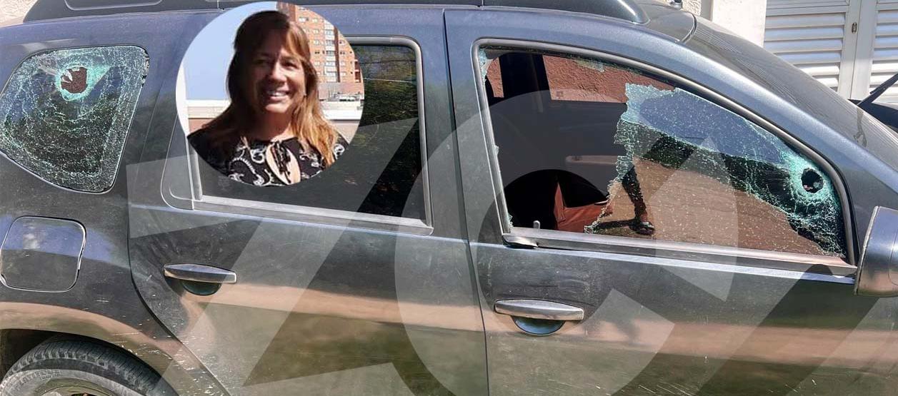 La camioneta impactada y donde se movilizaban las víctimas. 