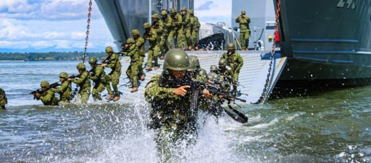 Integrantes de la Armada Nacional.