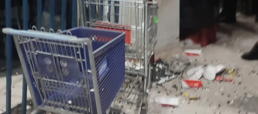 Así terminó el local tras el atentado.