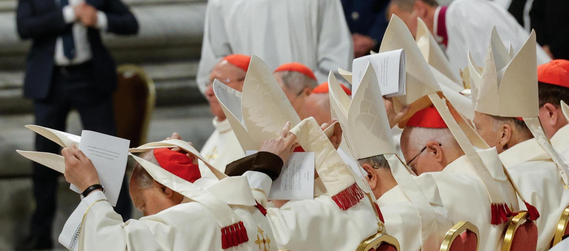 Cardenales en la Novena Misa Novendial en memoria del Papa Francisco. 