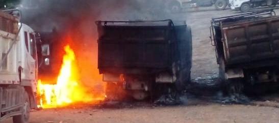 Vehículo incinerado.