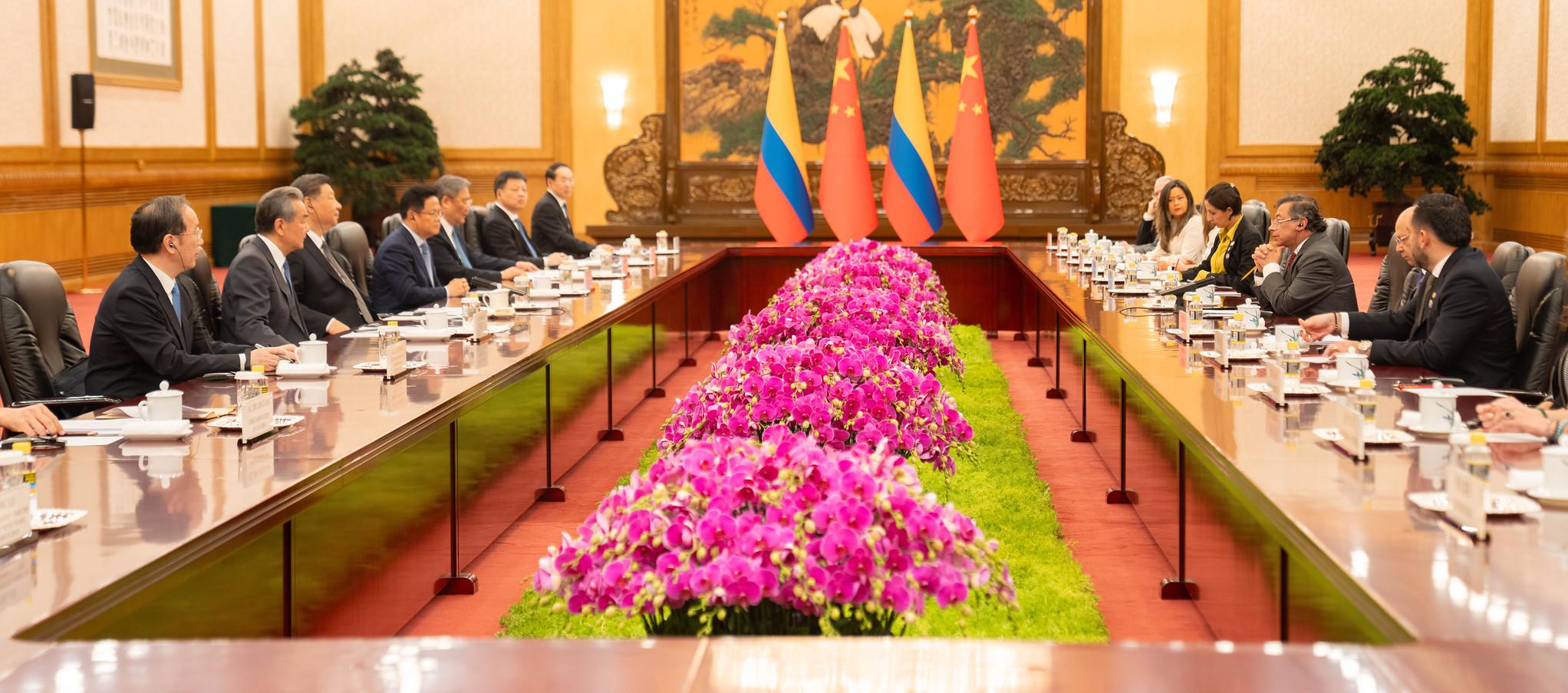 Reunión de los Gobiernos de China y Colombia.