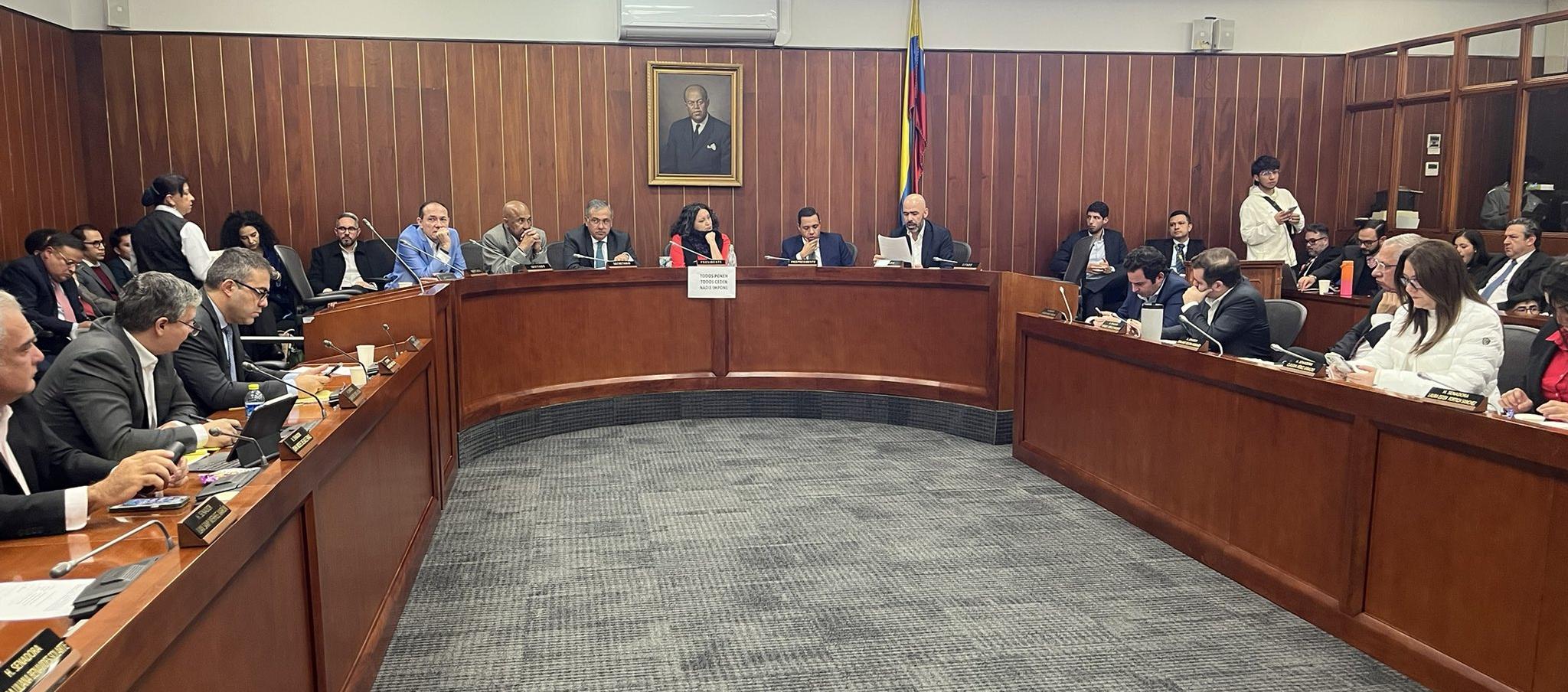 Discusión de la Comisión IV en el Senado sobre la Reforma Laboral.