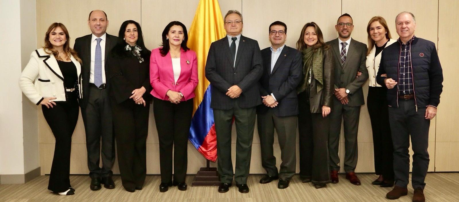 Jaime Hiram De Santis Villadiego (segundo de izquierda a derecha) en el Consejo Superior de la Judicatura.