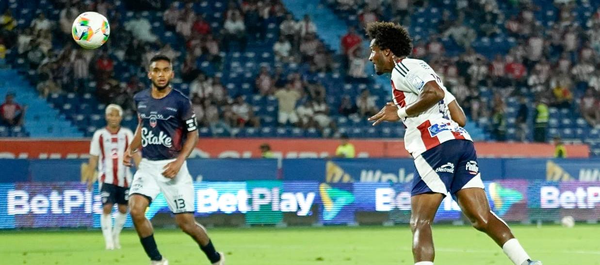 El cabezazo de Didier para el segundo gol de Junior.