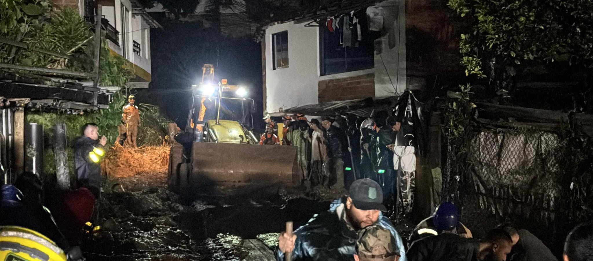 Los organismos de socorro en e lugar de la emergencia. 