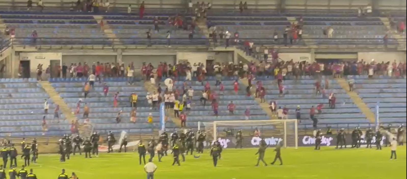 Momento del enfrentamiento con la Policía.