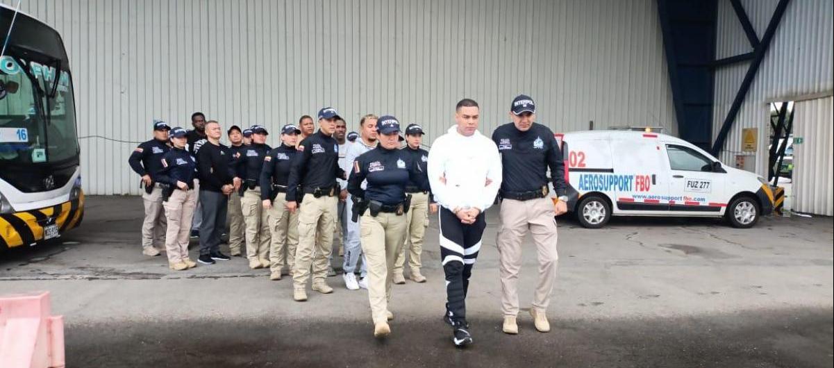 Los extraditados por la Policía.