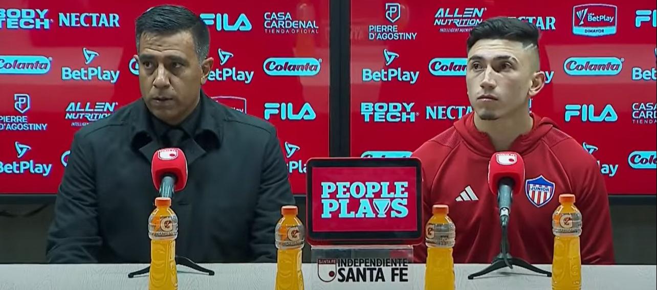 César Farías y Fabián Ángel en rueda de prensa posterior al encuentro.