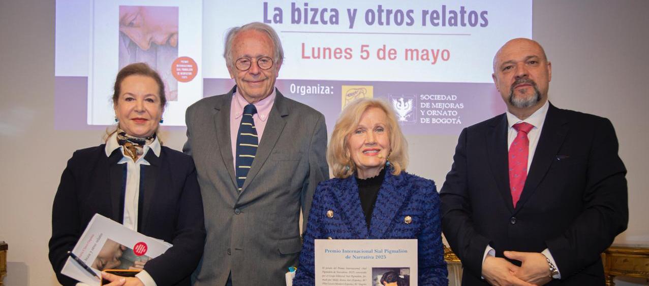 Noemí Sanín; Carlos Roberto Pombo, presidente de la SMOB; María Clara Ospina, escritora, y Basilio Rodríguez, presidente del grupo editorial Sial Pigmalion.