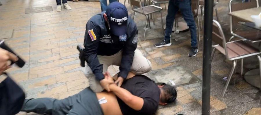 Momento en el que autoridades capturan a Miguel Rodríguez Díaz, alias 'Cuchillo'.