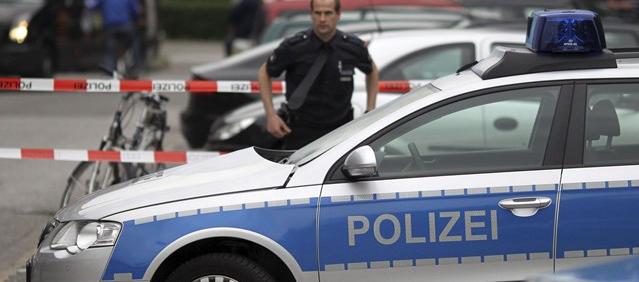 Policía alemana llegó al lugar de los hechos.
