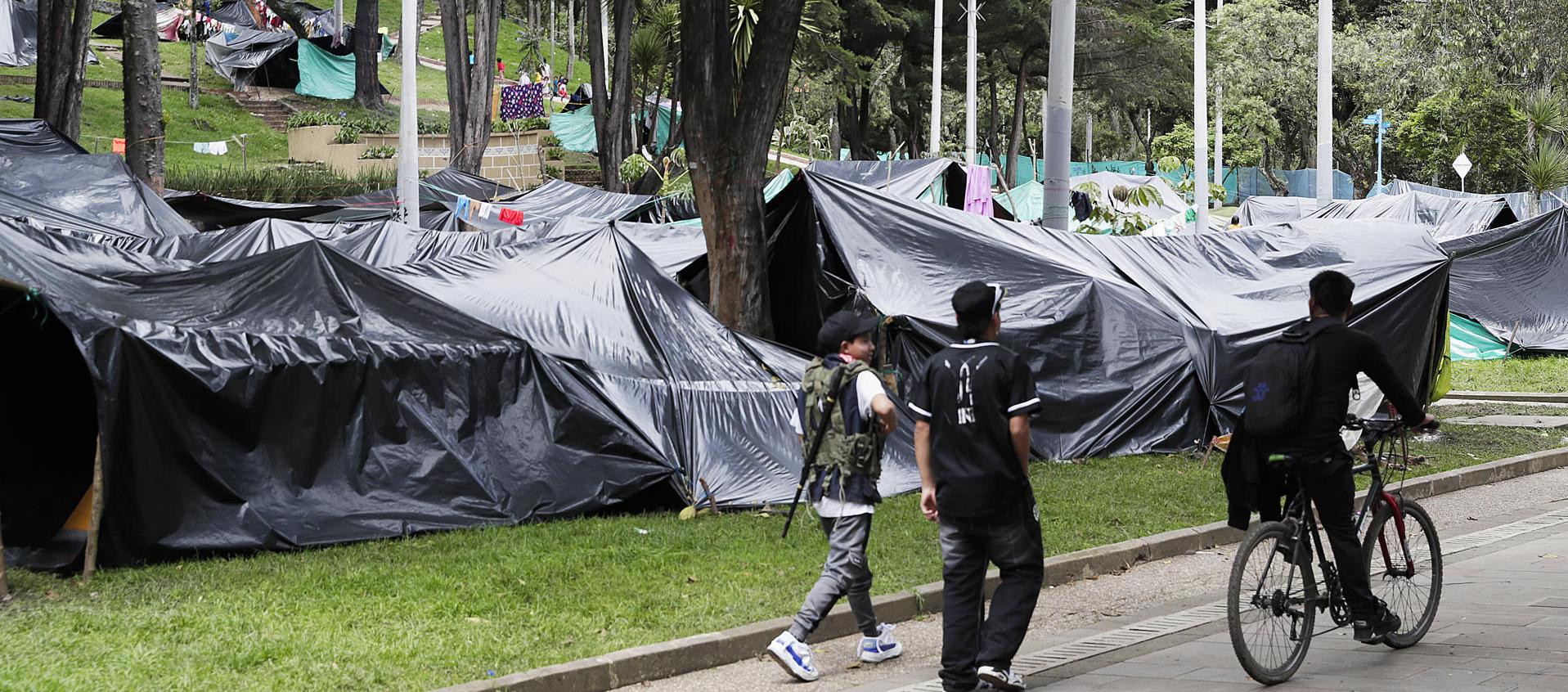 Los indígenas acampando en Bogotá. 