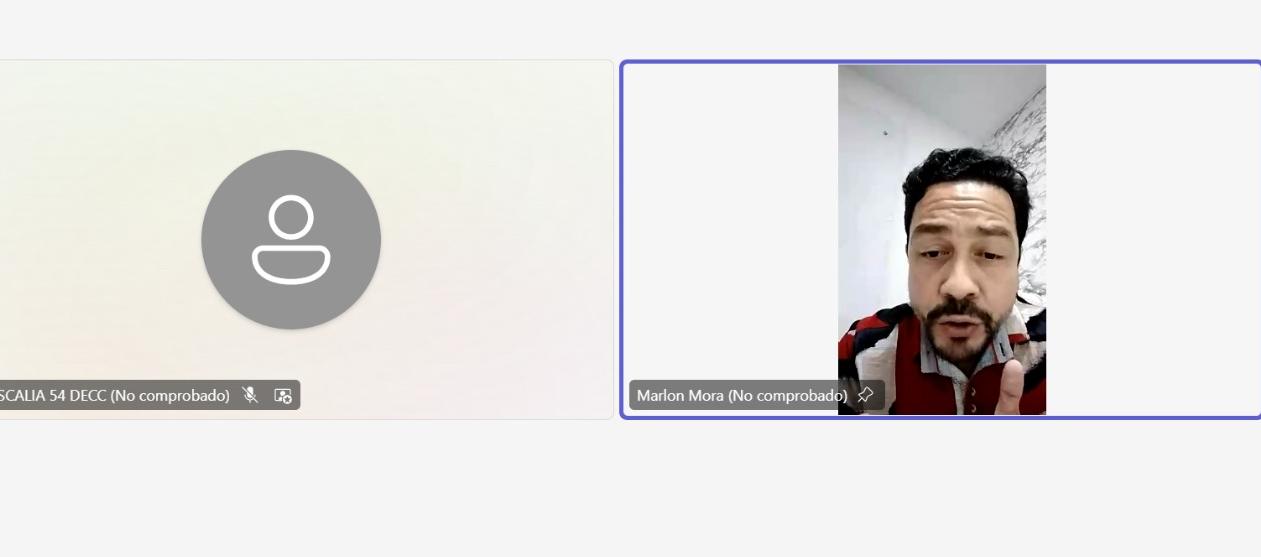 Inspector Marlon Mora durante el interrogatorio.