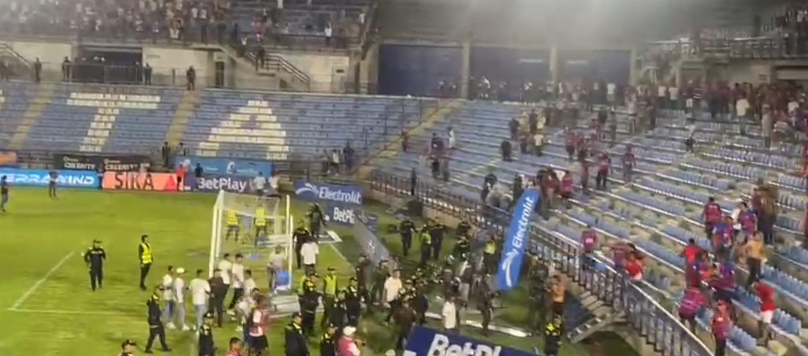 Momento en que los jugadores abandonan el terreno de juego. 