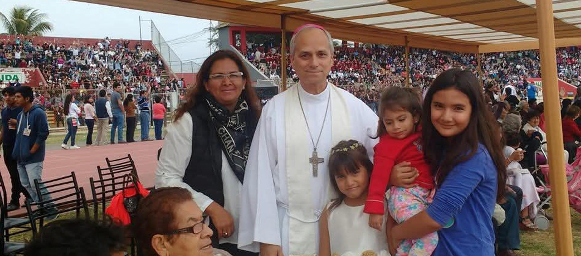 El entonces obispo Robert Prevost, en Chiclayo (Perú).