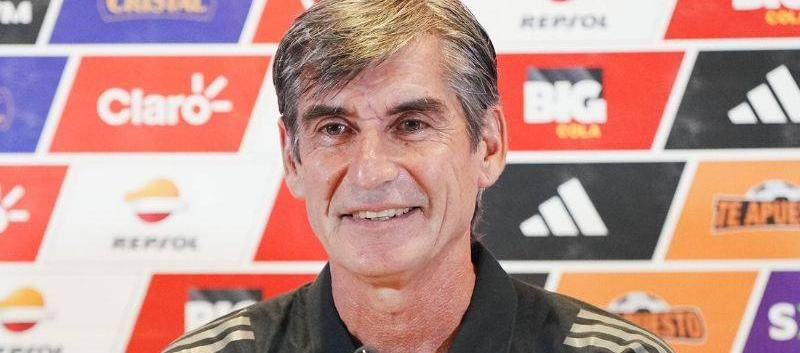 El seleccionador de Perú, Óscar Ibáñez. 