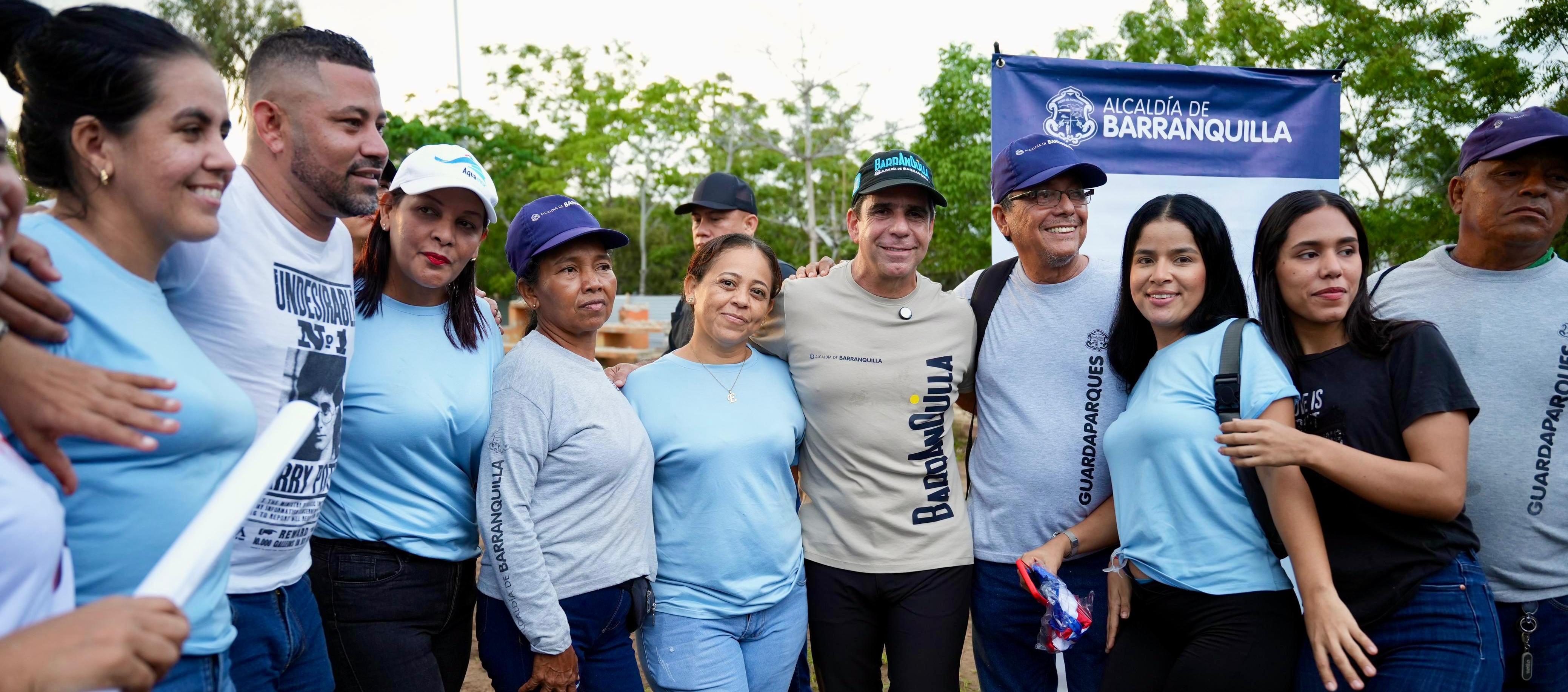 El Alcalde Char en compañía de la comunidad.